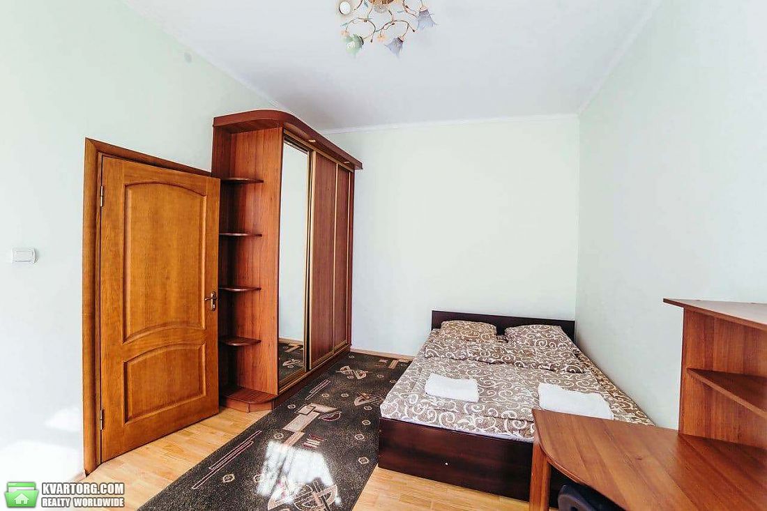 Rent out 2-room apartment. Львов, Площа ринок — photo 2