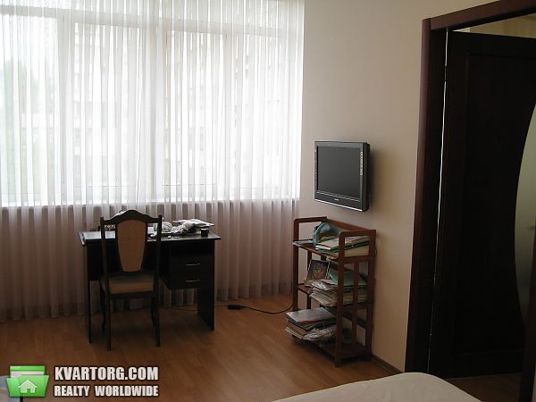Rent out 2-room apartment. Днепропетровск,  Жуковского — photo 2