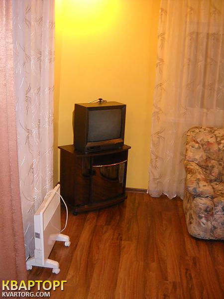 Rent out 3-room apartment. Киев, Завальная — photo 1