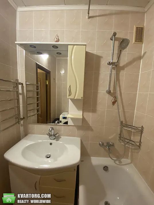 Rent out 3-room apartment. Киев, урловская — photo 8