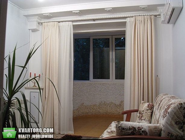 Rent out 3-room apartment. Киев,  Почайнинская — photo 3