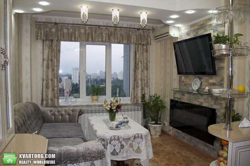 Sell 3-room apartment. Киев,  Святошинская пл — photo 1