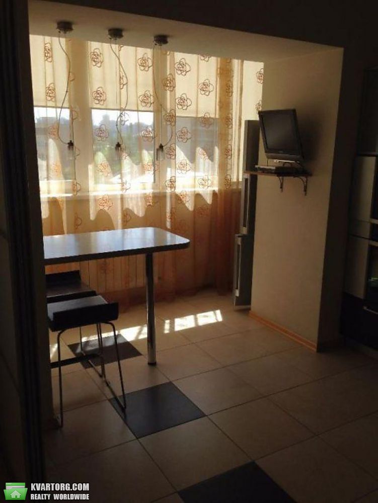 Rent out 2-room apartment. Киев,  Черновола — photo 7