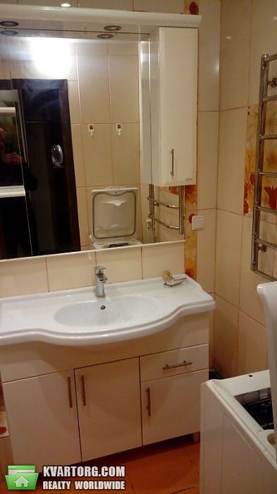 Rent out 3-room apartment. Киев,  Булаховского — photo 4