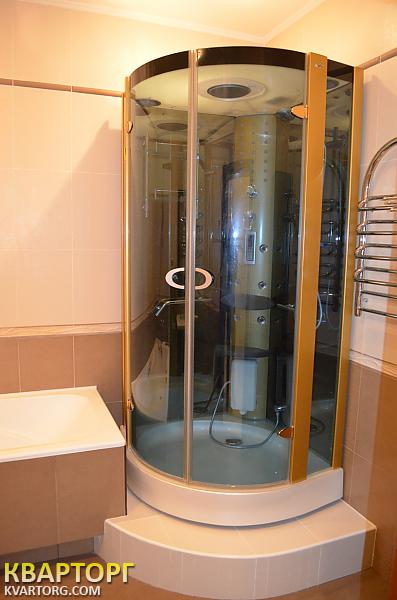 Rent out 3-room apartment. Киев,  Павловская — photo 8