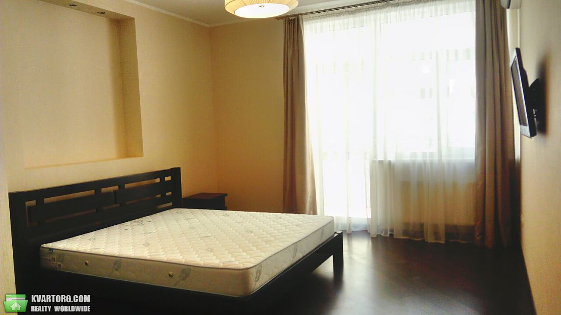 Rent out 2-room apartment. Киев, Щорса — photo 1