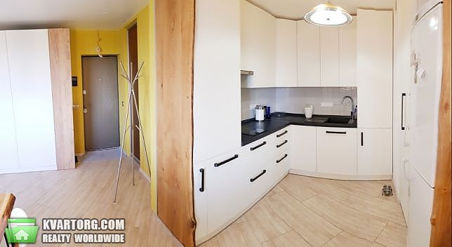 Rent out 2-room apartment. Киев,  Верховинная — photo 1