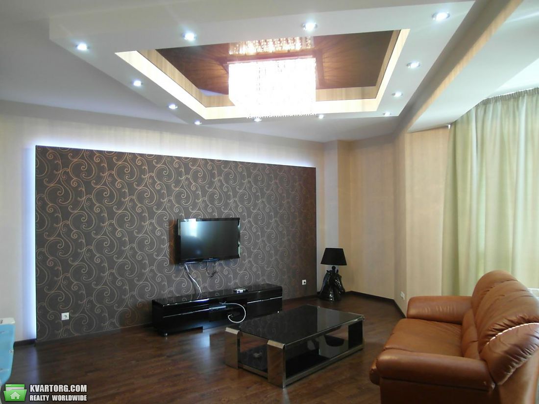 Rent out 2-room apartment. Киев,  Соломенская — photo 2