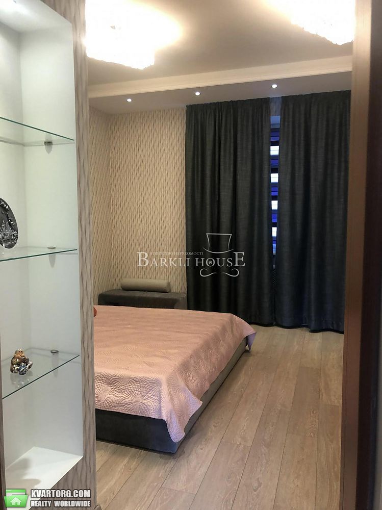 Rent out 2-room apartment. Киев,  Костельная — photo 3