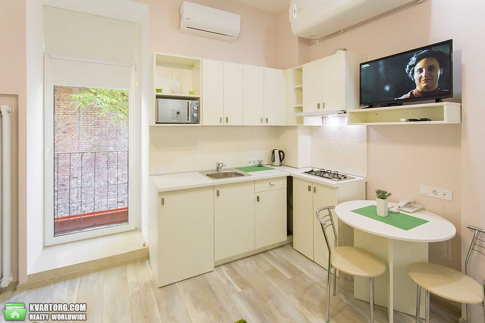 Rent out 2-room apartment. Киев,  Бассейная — photo 7
