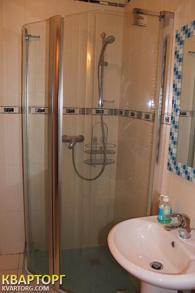 Rent out 2-room apartment. Киев,  Щорса — photo 7