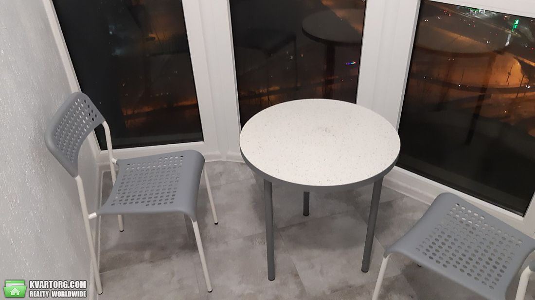 Rent out 2-room apartment. Киев, Соборности — photo 8