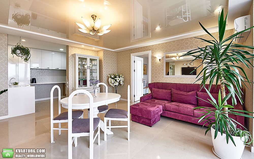 Rent out 3-room apartment. Киев,  Верховинная — photo 1