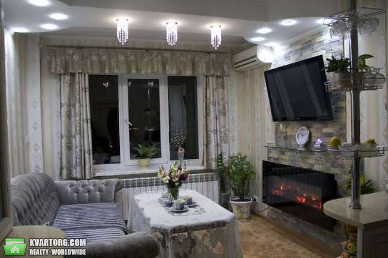 Sell 3-room apartment. Киев,  Святошинская пл — photo 2