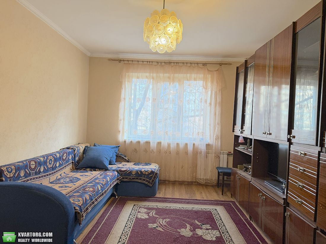 Продам 3-кімнатну квартиру у Деснянському районі, мрн. Троєщина, вул. Каштанова, 14 у Києві.