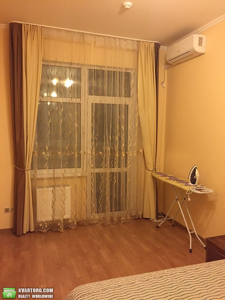 Rent out 2-room apartment. Киев,  Щорса — photo 4