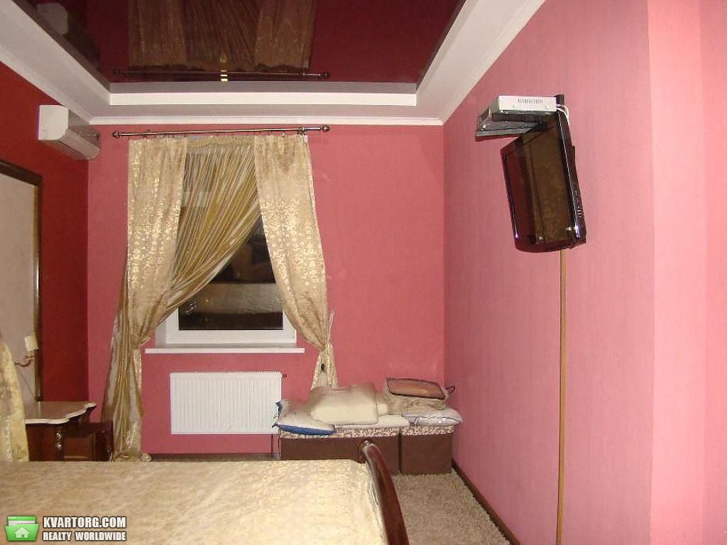 Rent out 2-room apartment. Киев,  Щорса — photo 4
