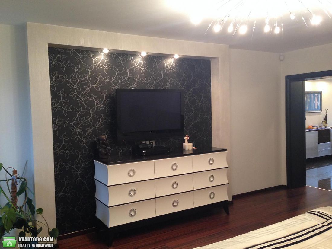 Rent out 2-room apartment. Киев,  Саксаганского — photo 6