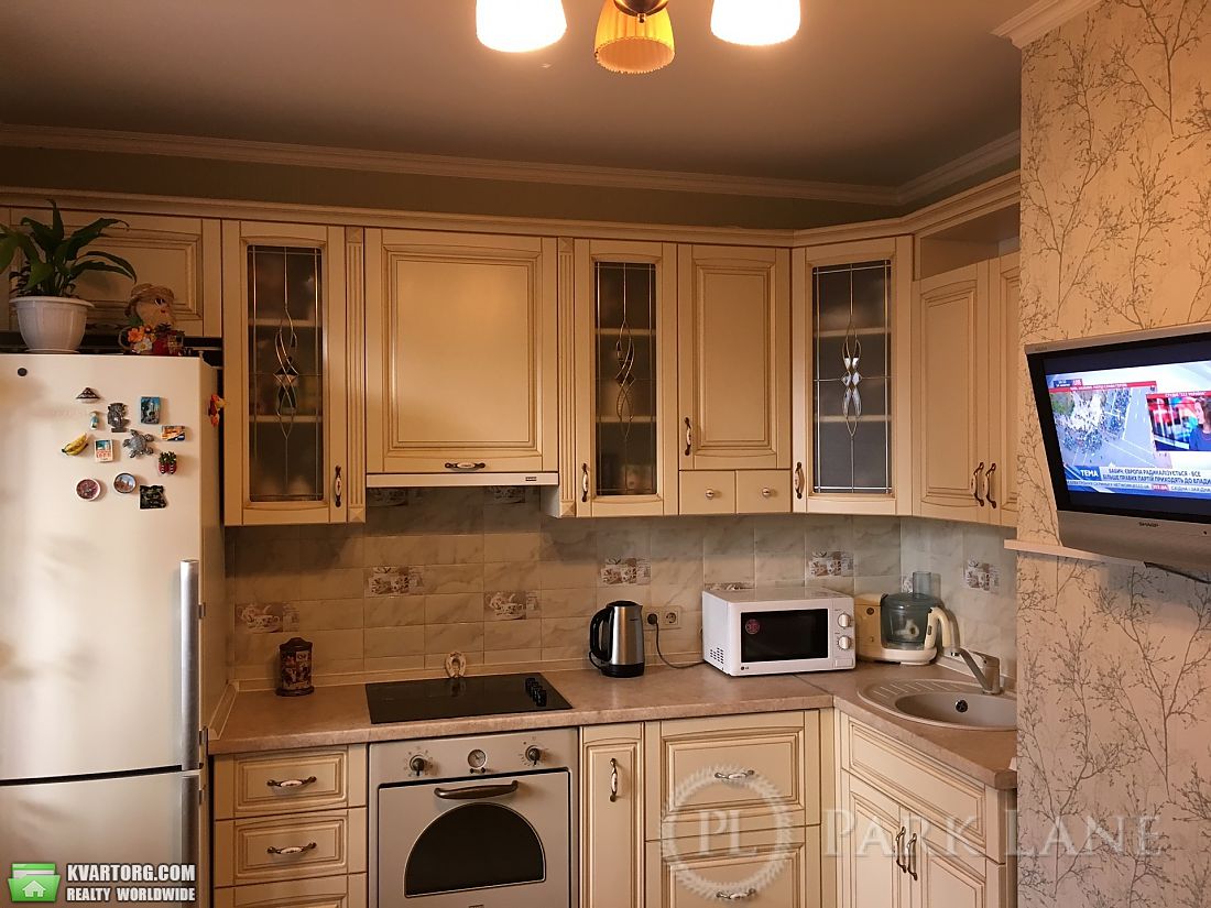 Rent out 2-room apartment. Киев,  Урловская — photo 3