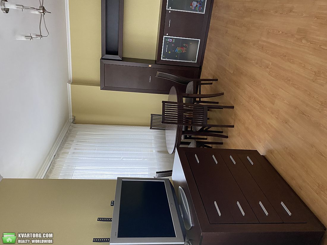 Rent out 2-room apartment. Киев,  Большая Китаевская — photo 1