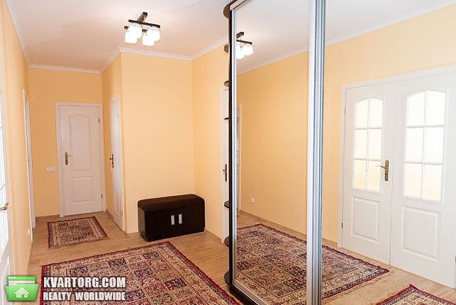 Rent out 2-room apartment. Киев,  Подгорная — photo 10