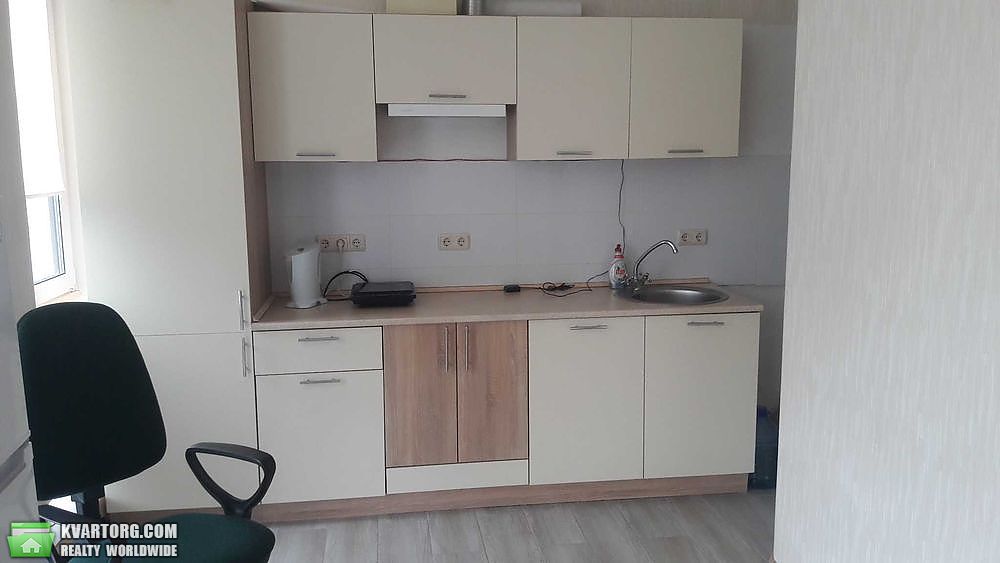 Rent out 1-room apartment. Киев,  Малоземельная — photo 1