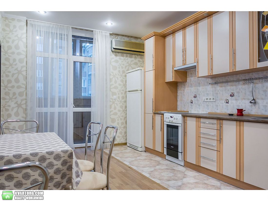 Rent out 3-room apartment. Киев,  Павловская — photo 8