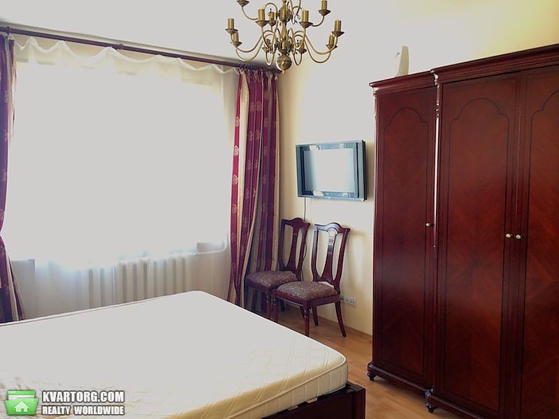 Rent out 2-room apartment. Киев,  Феодосийский пер. — photo 1