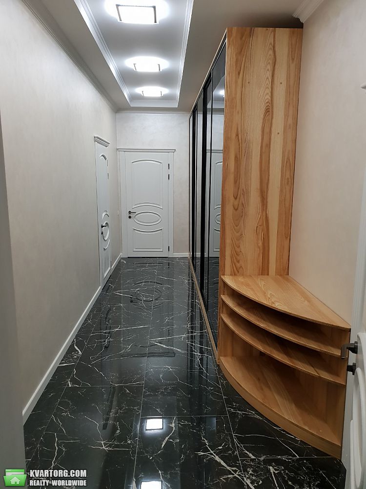 Rent out 2-room apartment. Киев, Леси Украинки бульвар — photo 5