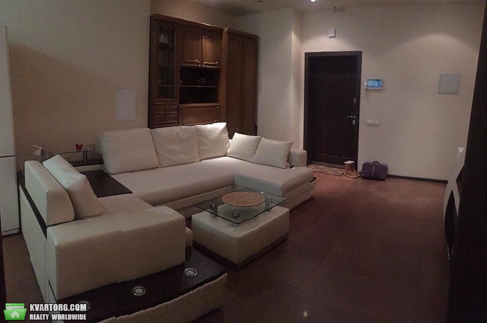 Rent out 2-room apartment. Киев,  Белорусская — photo 1