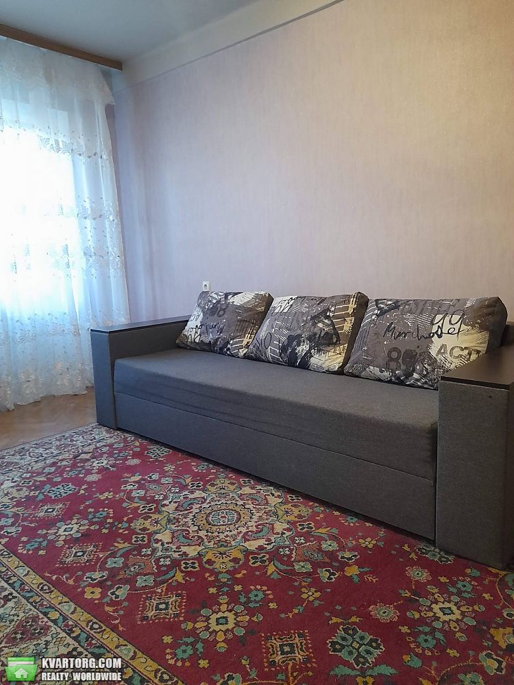 Rent out 1-room apartment. Киев, Харьковское шоссе — photo 1