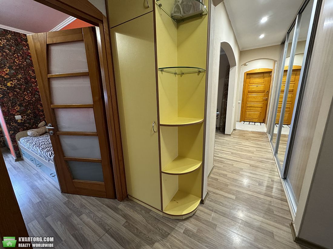 Rent out 3-room apartment. Киев,  Никольско-Слободская — photo 8