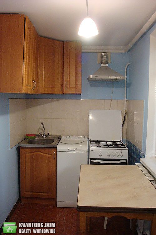 Rent out 1-room apartment. Киев, Завальная — photo 1