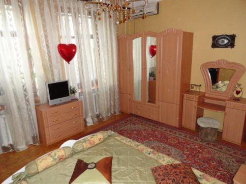 Rent out 2-room apartment. Одесса, гидропарк Лузановка, Красная,5, — photo 1