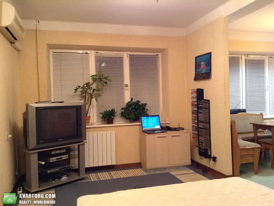 Rent out 1-room apartment. Киев,  Микитенко — photo 1