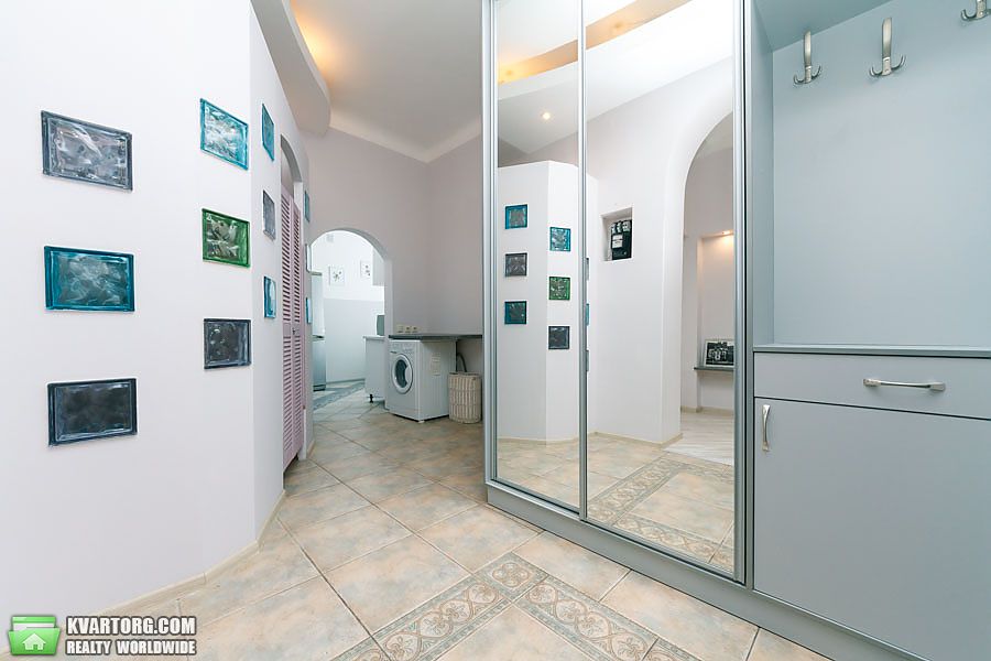 Rent out 3-room apartment. Киев,  Лютеранская — photo 9