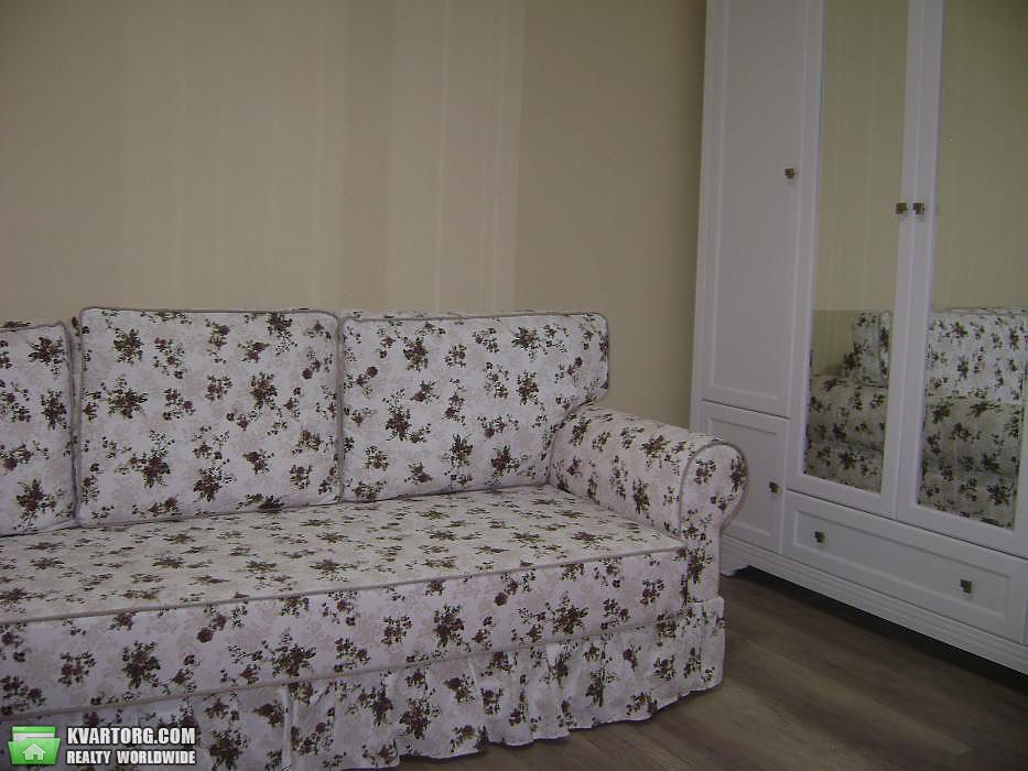 Rent out 2-room apartment. Киев,  Невская — photo 4