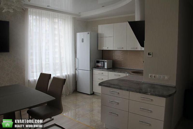 Rent out 2-room apartment. Киев,  Петрицкого — photo 1