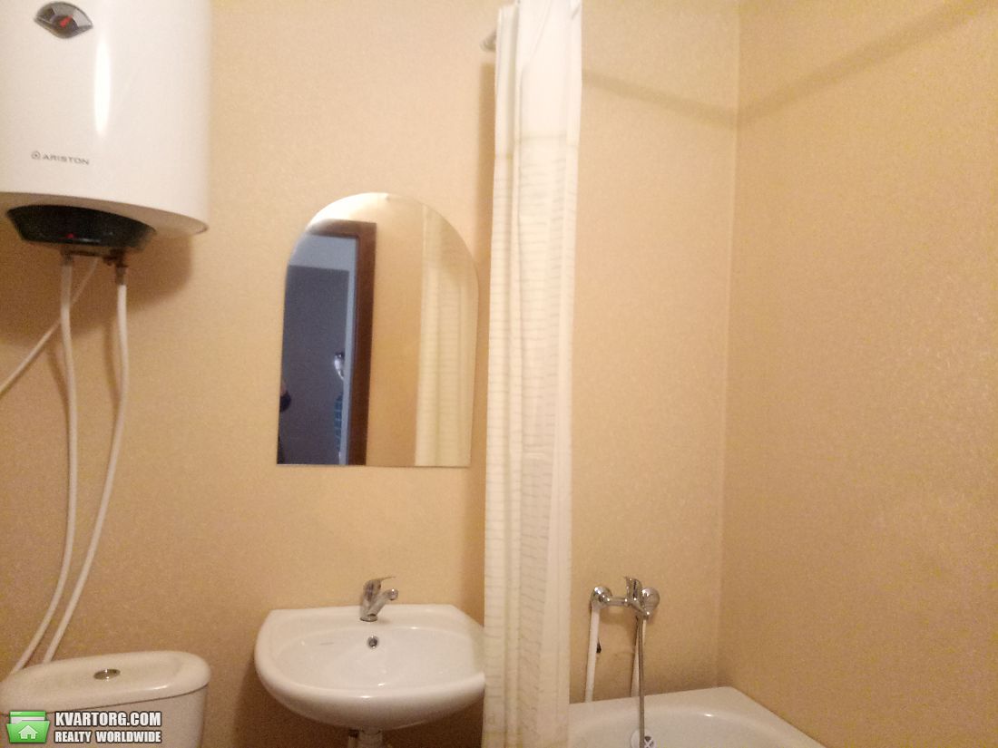 Rent out 1-room apartment. Киев, сергея данченко — photo 2