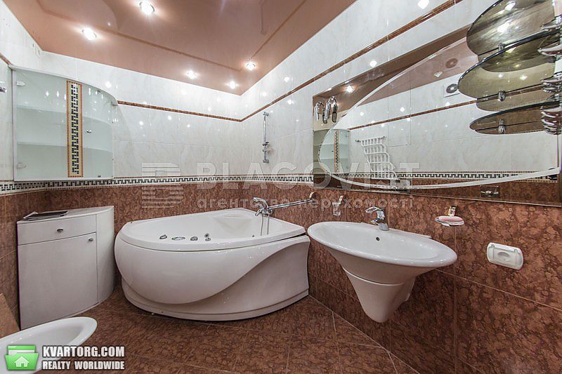 Rent out 4-room apartment. Киев,  Богдана Хмельницкого — photo 9
