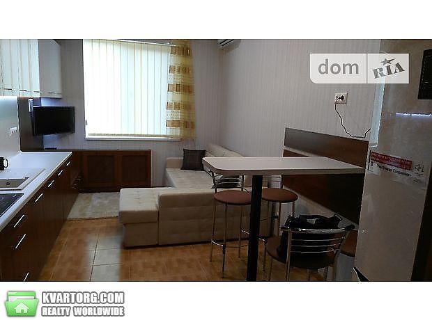 Rent out 2-room apartment. Киев,  Черногорская — photo 9