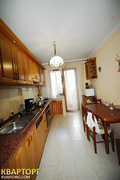 Rent out 3-room apartment. Киев,  Предславинская — photo 1