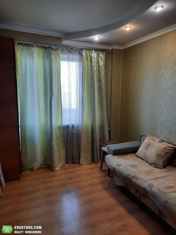Rent out 2-room apartment. Киев,  Вершигоры — photo 2