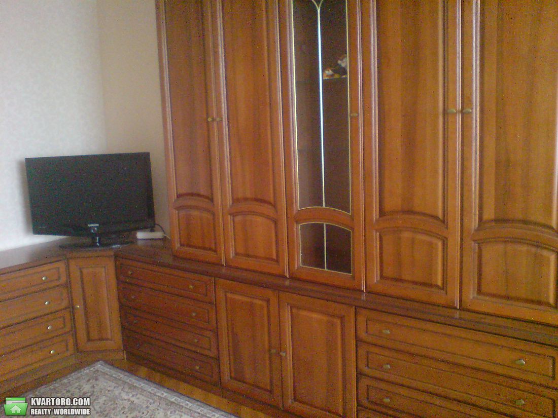Rent out 2-room apartment. Киев,  Семьи Хохловых — photo 2