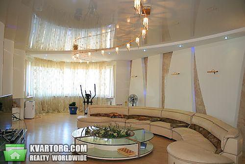 Sell 4-room apartment. Киев,  Кропивницкого — photo 1
