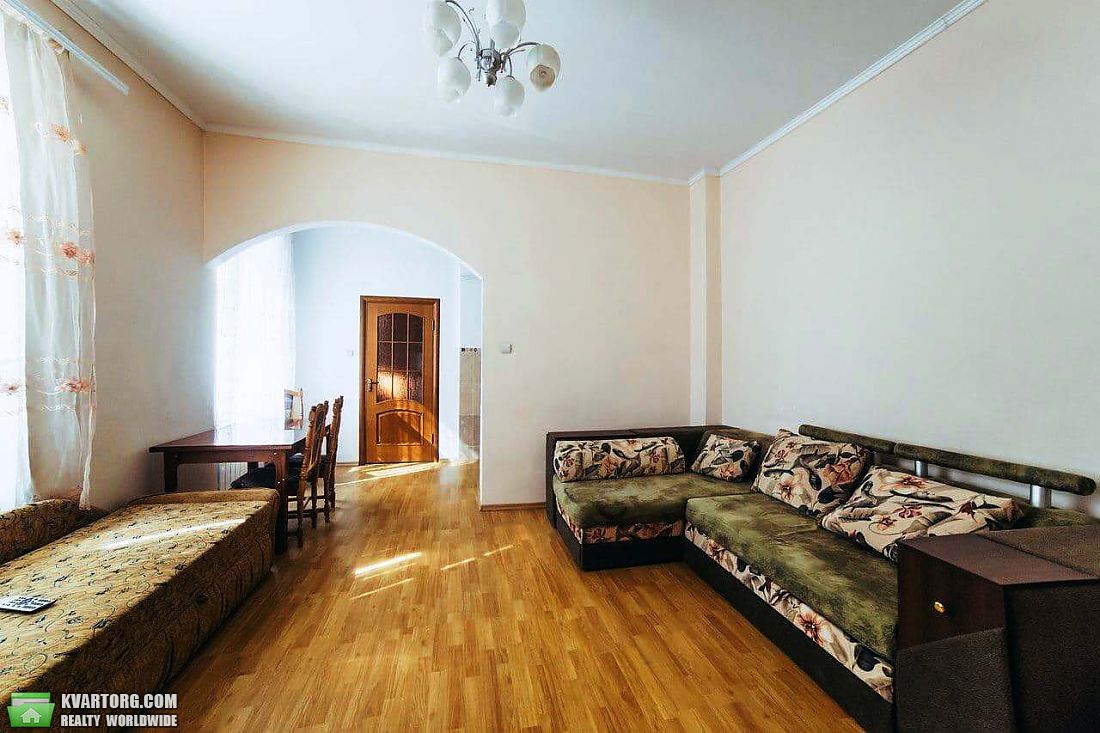 Rent out 2-room apartment. Львов, Площа ринок — photo 9