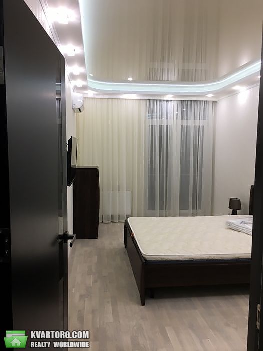 Rent out 2-room apartment. Киев, Регенераторная ул. — photo 3