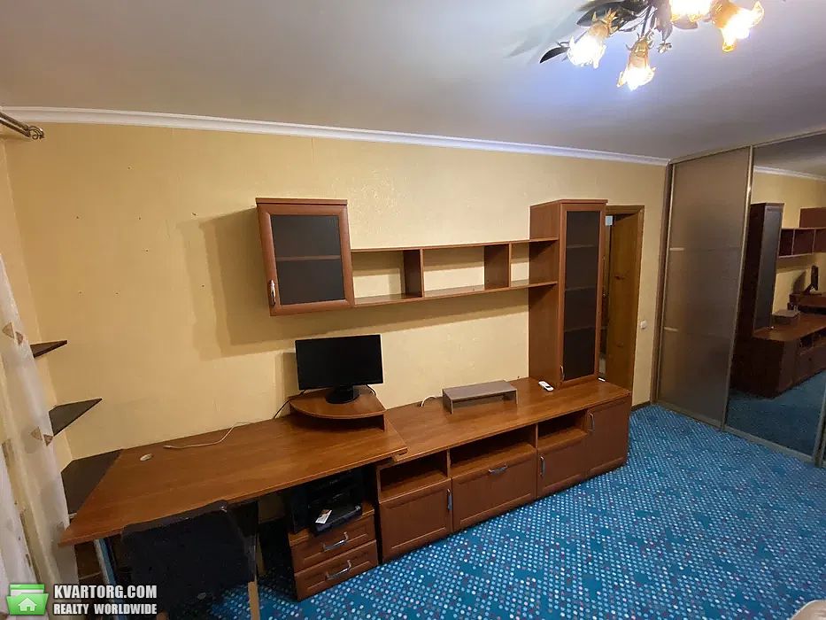 Rent out 2-room apartment. Киев, Моторны — photo 3