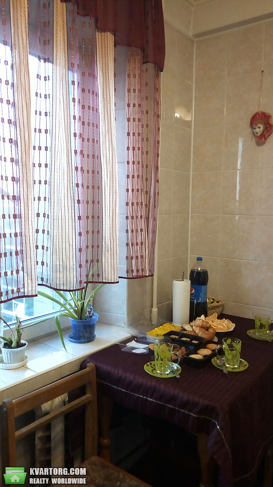 Sell 3-room apartment. Киев,  Пражская — photo 2