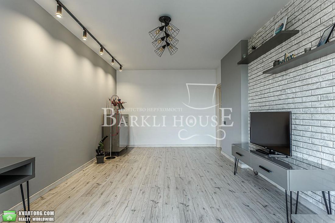 Rent out 2-room apartment. Киев,  Конева — photo 7